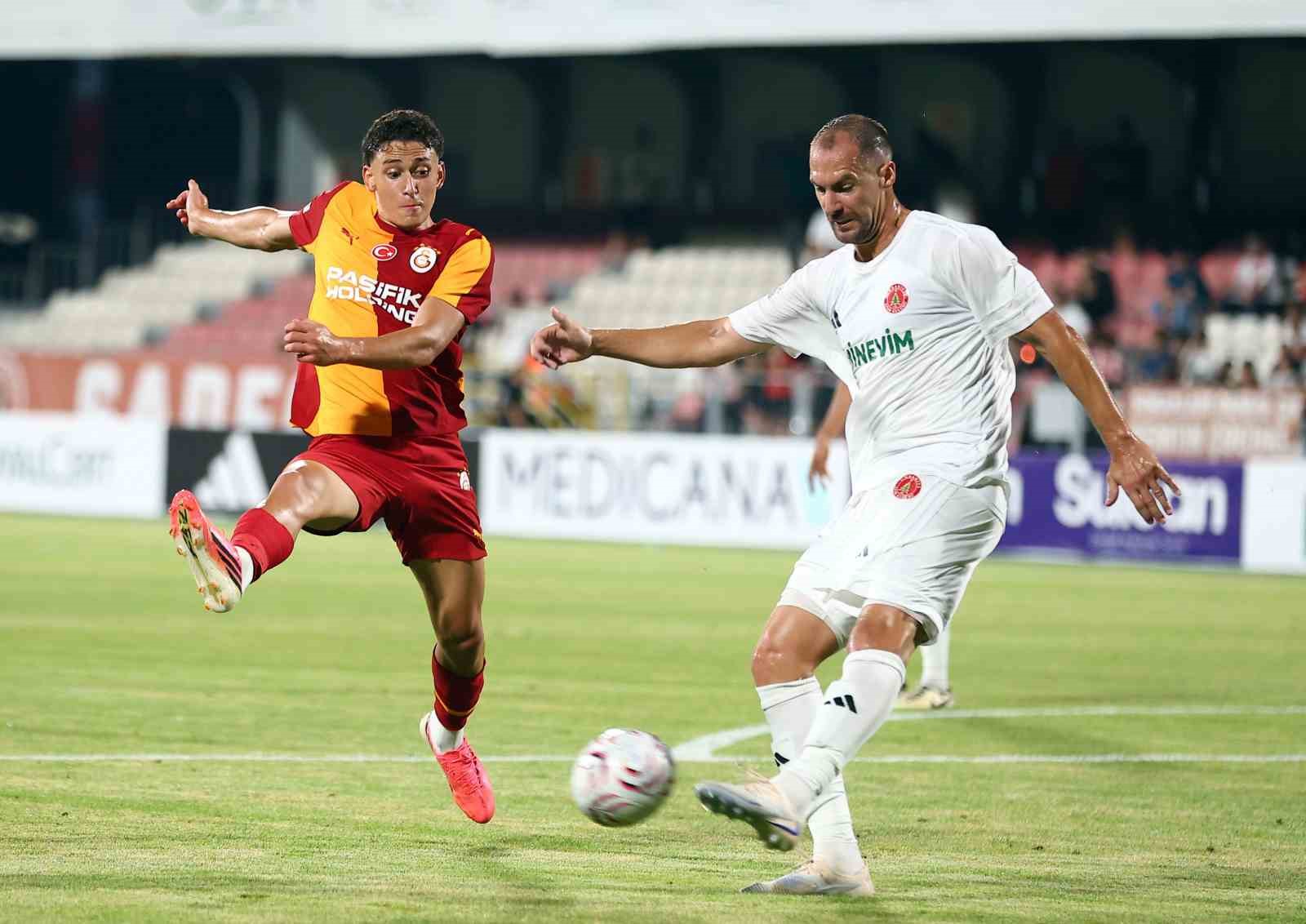 Galatasaray ilk hazırlık maçını farklı kazandı