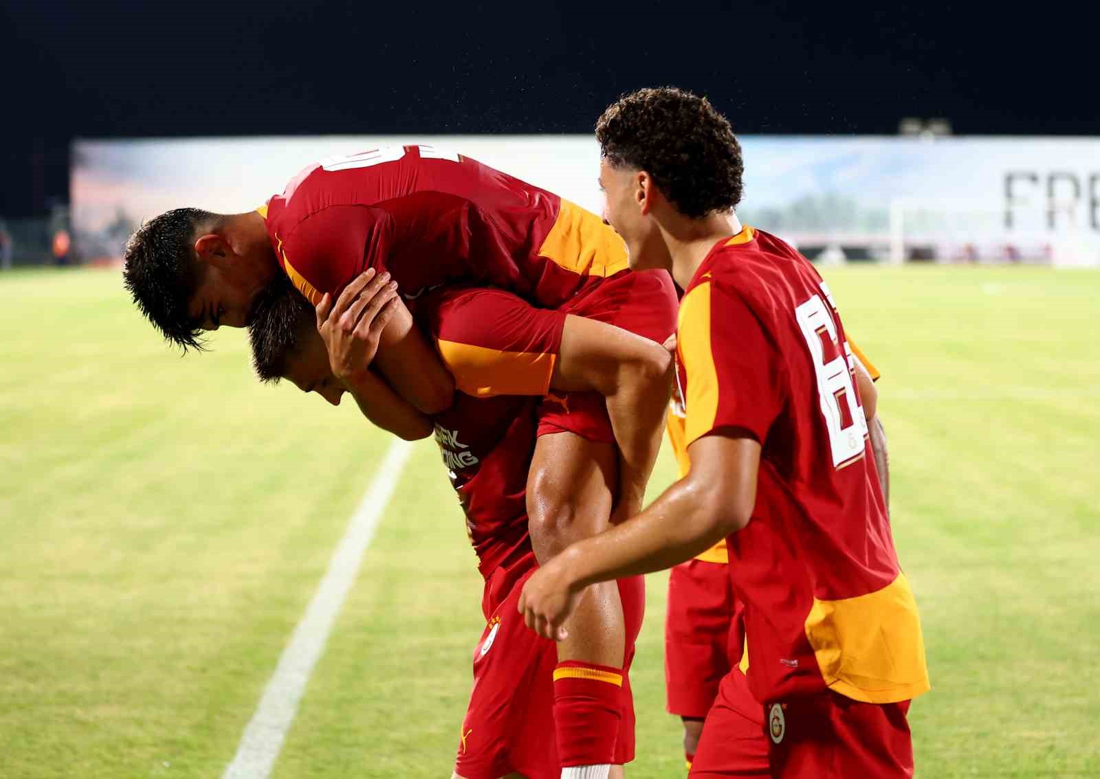 Galatasaray ilk hazırlık maçını farklı kazandı