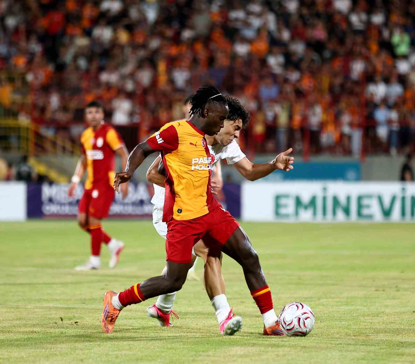 Galatasaray ilk hazırlık maçını farklı kazandı