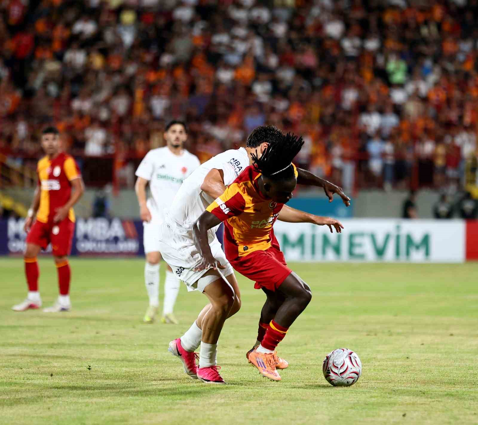 Galatasaray ilk hazırlık maçını farklı kazandı