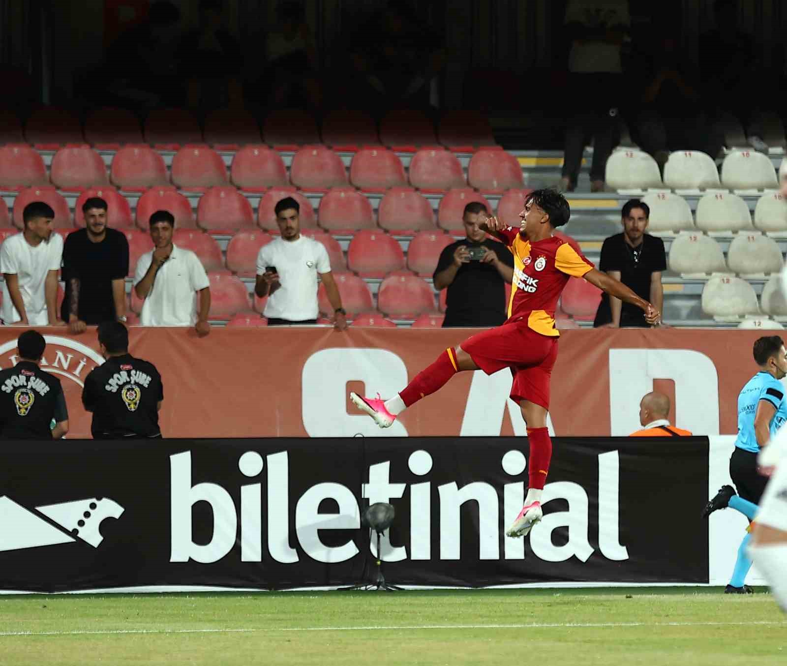 Galatasaray ilk hazırlık maçını farklı kazandı