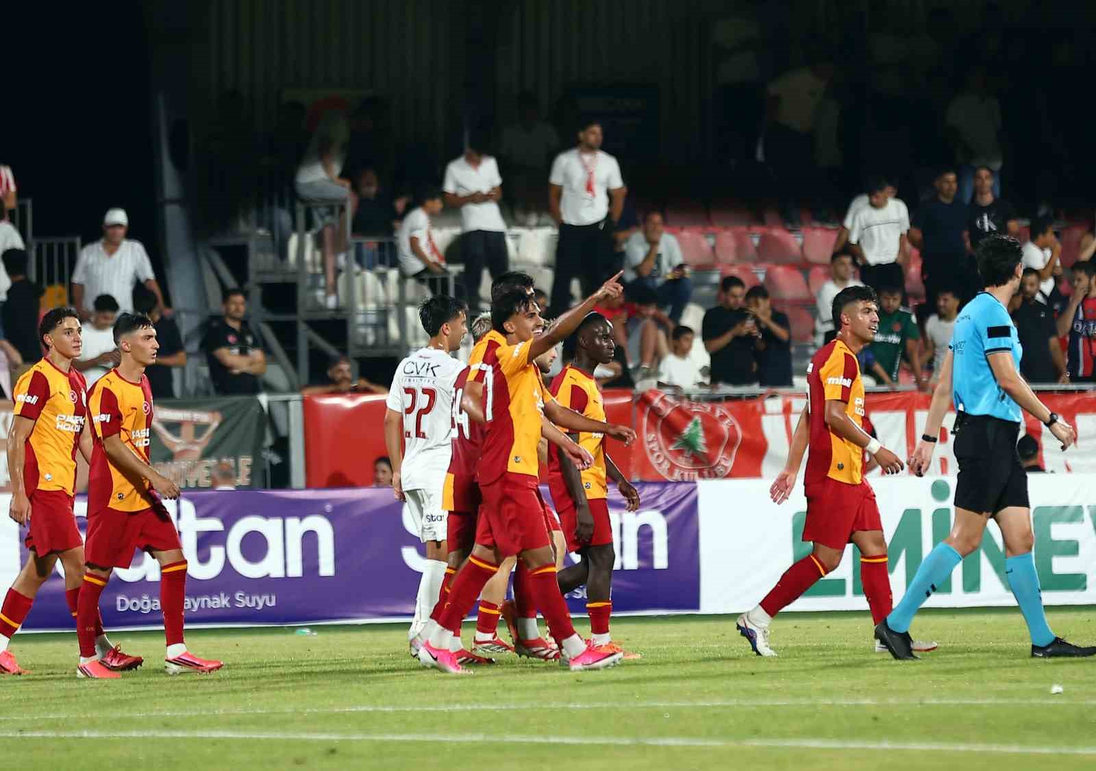 Galatasaray ilk hazırlık maçını farklı kazandı