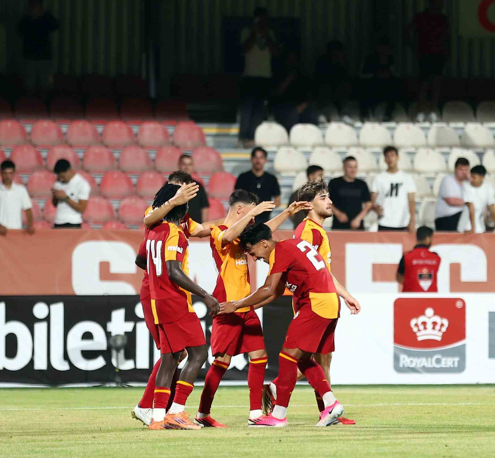 Galatasaray ilk hazırlık maçını farklı kazandı