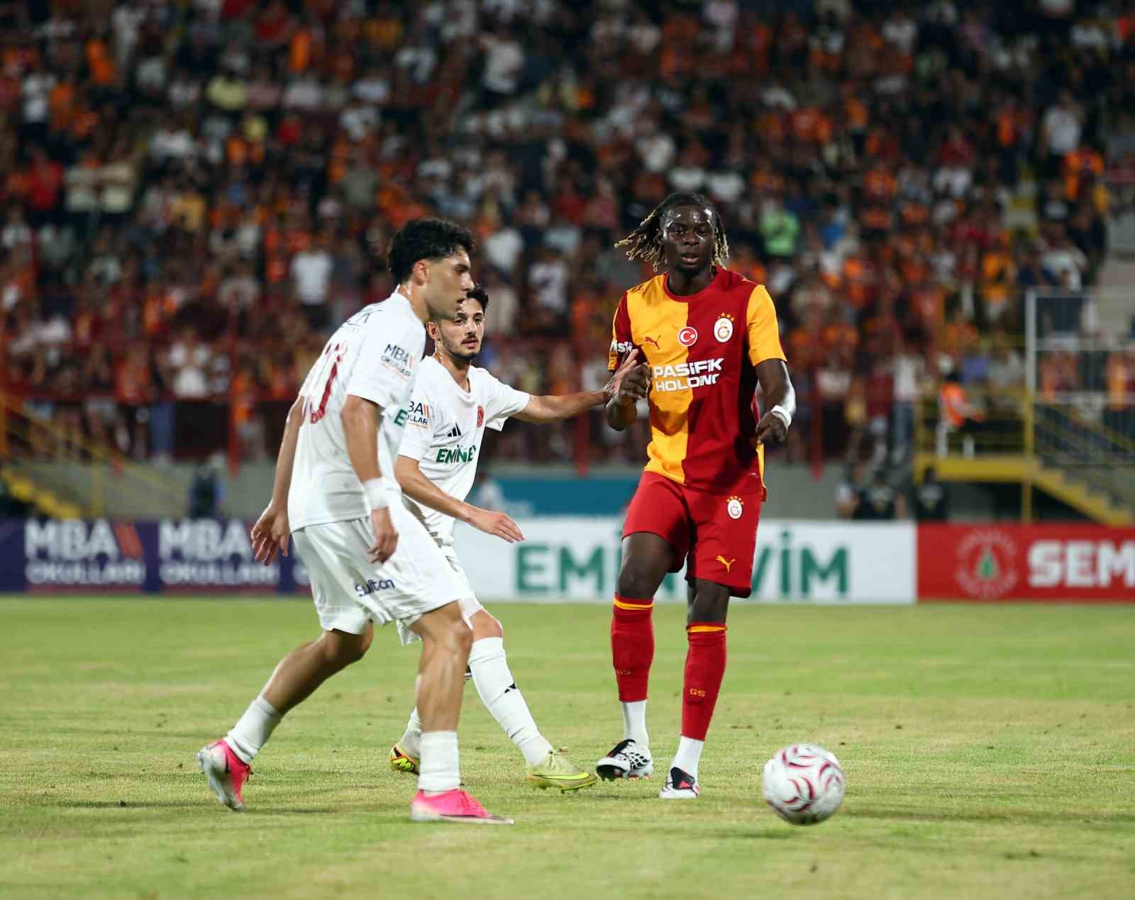 Galatasaray ilk hazırlık maçını farklı kazandı