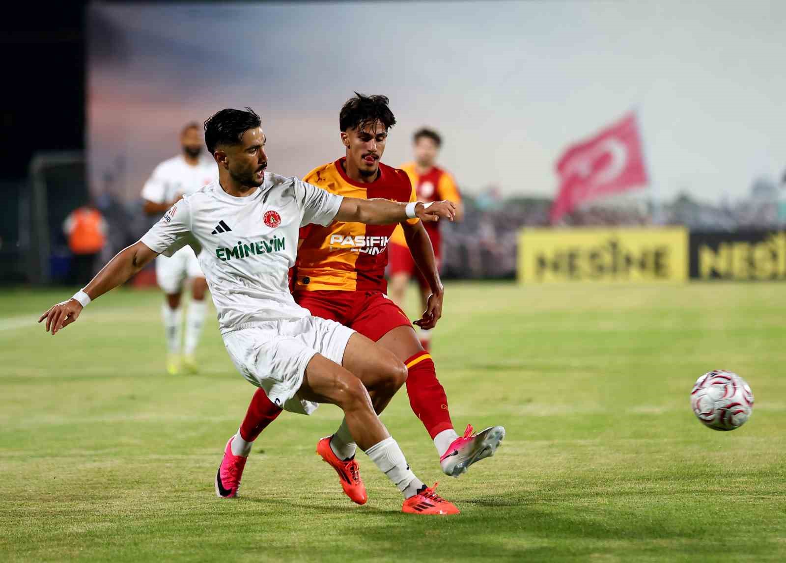 Galatasaray ilk hazırlık maçını farklı kazandı