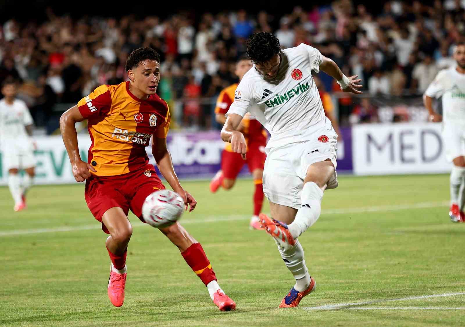 Galatasaray ilk hazırlık maçını farklı kazandı