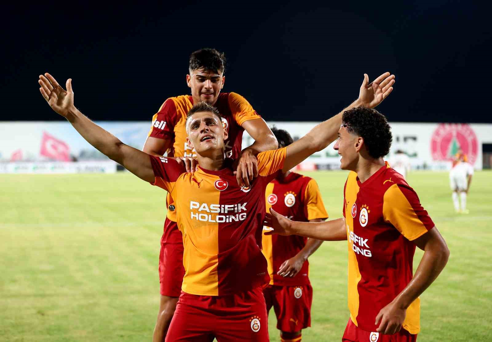 Galatasaray ilk hazırlık maçını farklı kazandı