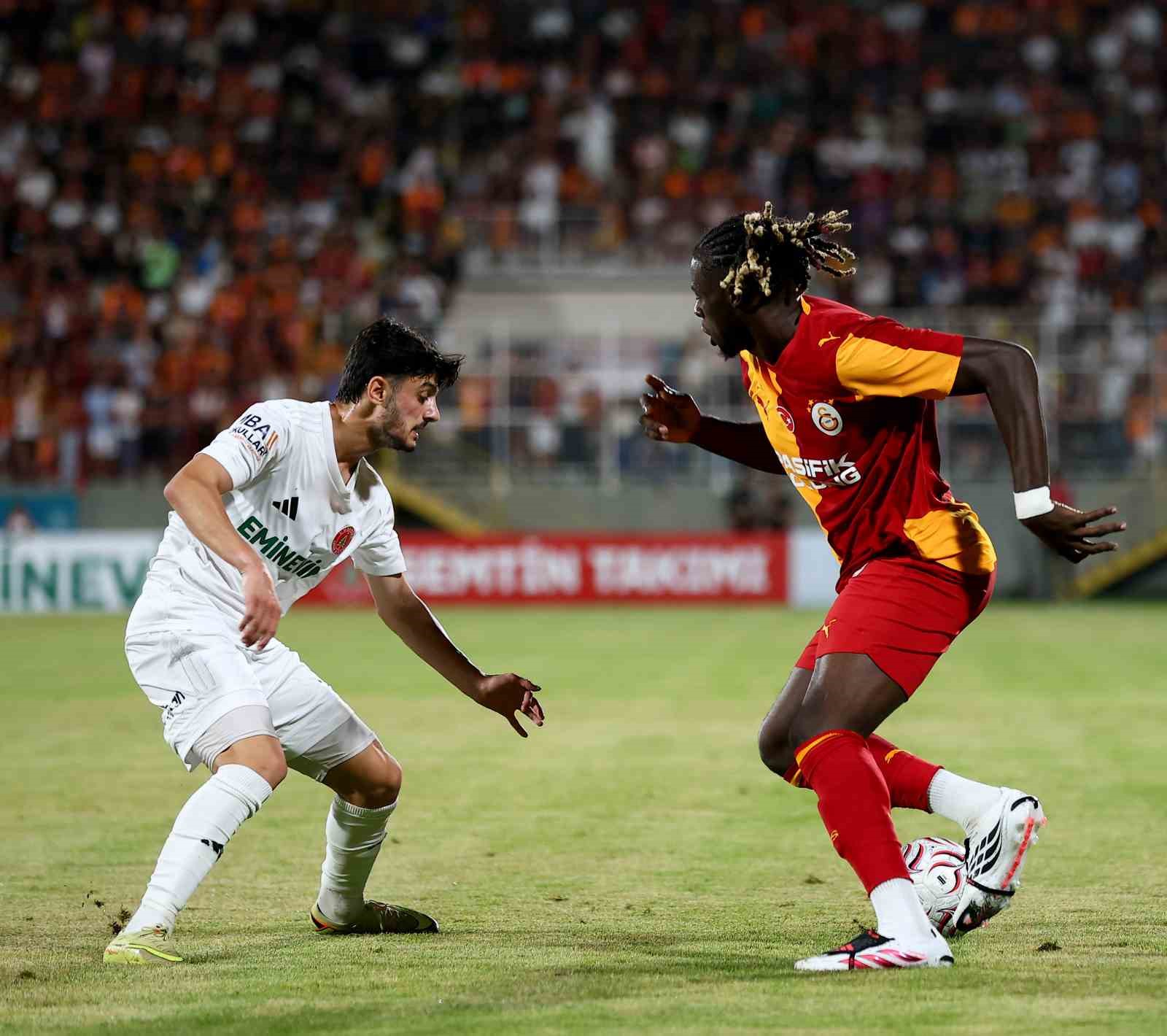 Galatasaray ilk hazırlık maçını farklı kazandı