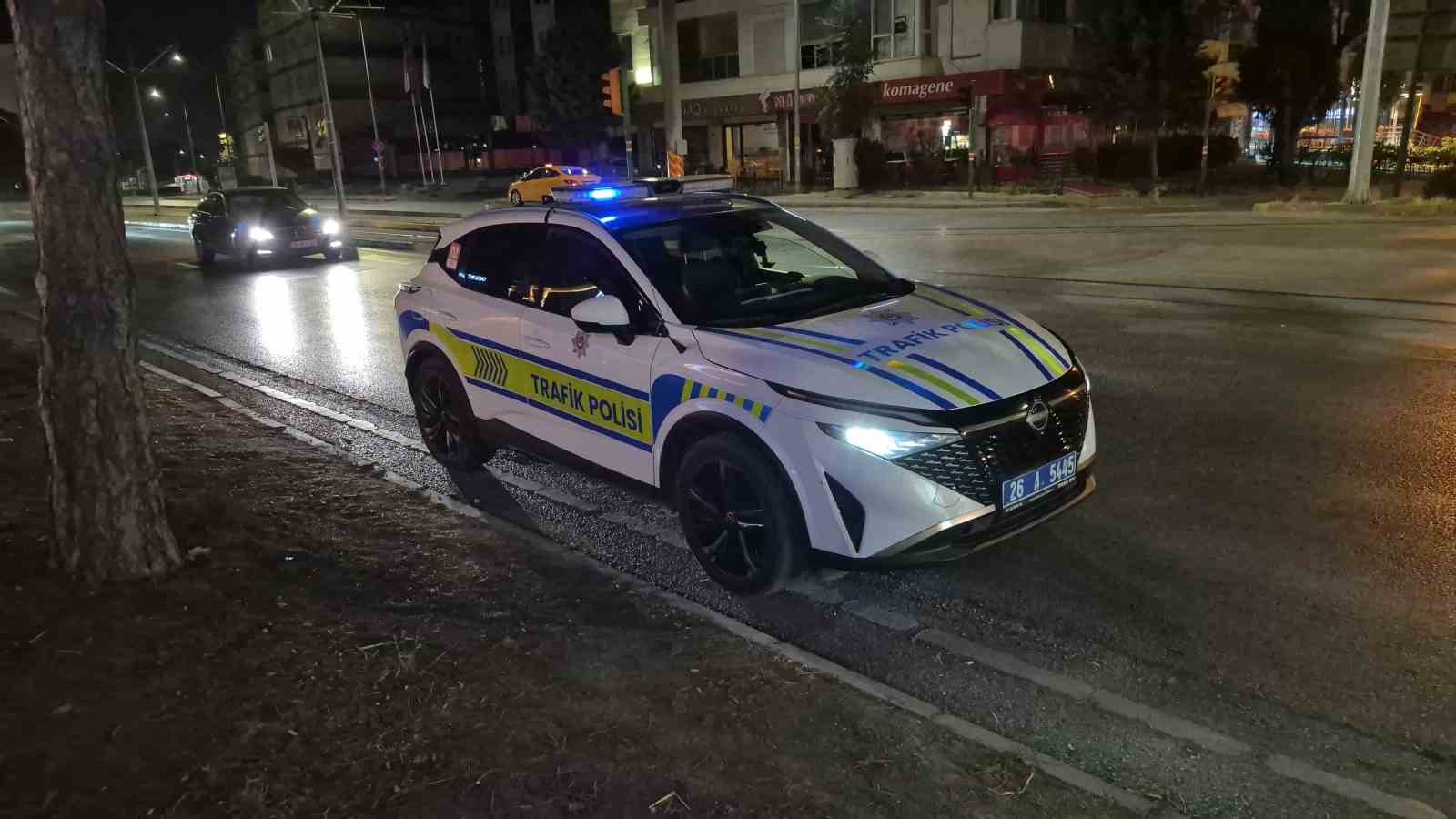 Eskişehir’de otomobil ile ticari taksi çarpıştı