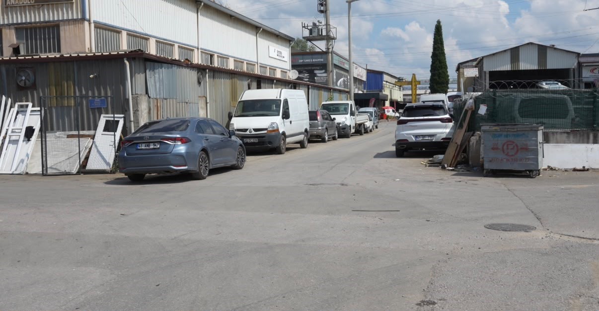 Aynı sokakta peş peşe kazalar kamerada
