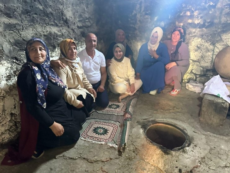Kaymakam çizmeleriyle gündem oldu