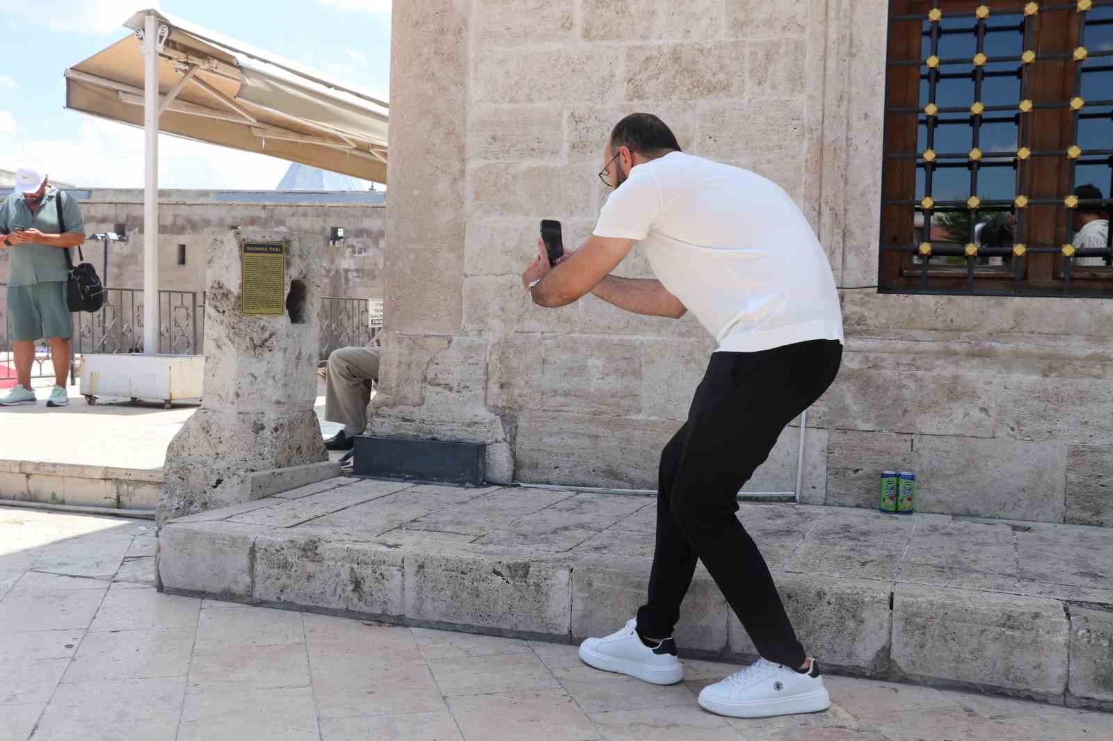 Birlik ve beraberliğin simgesi olan sadaka taşları günümüzde unutuldu
