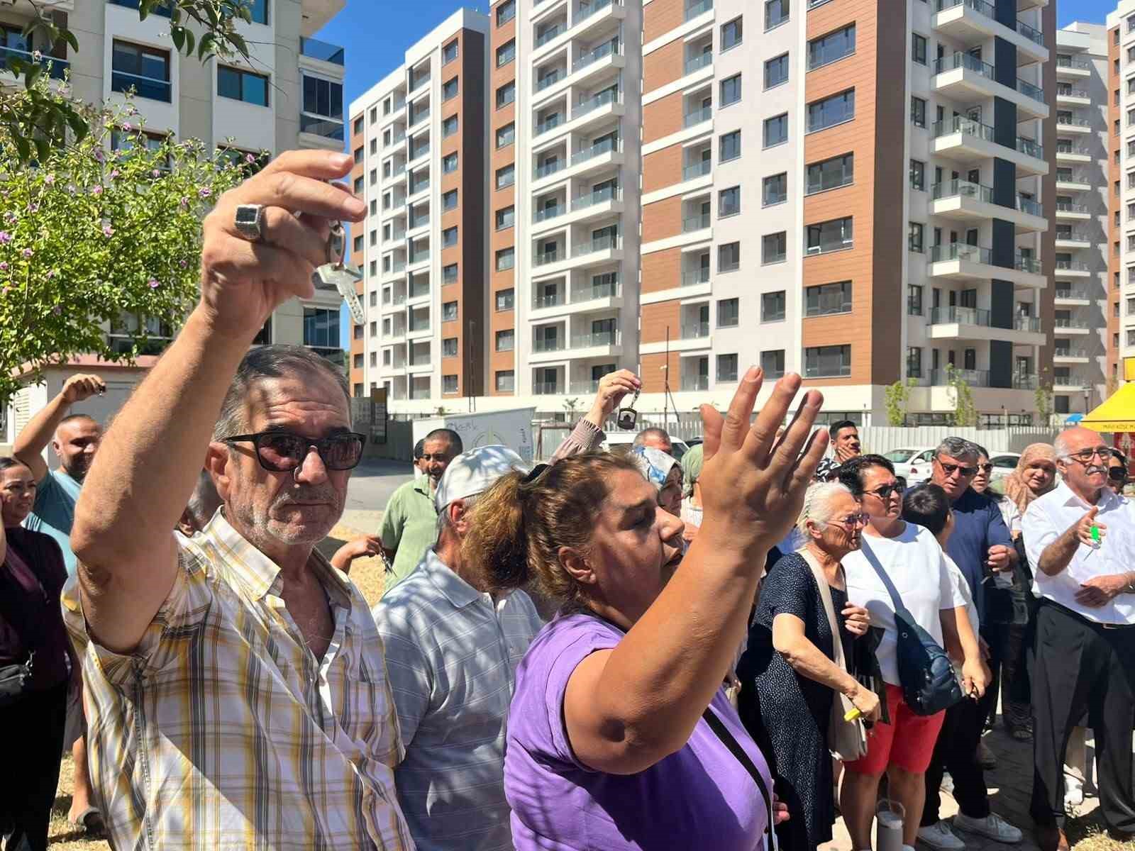 İzmir’de kentsel dönüşüm mağdurlarından ’anahtarlı’ eylem