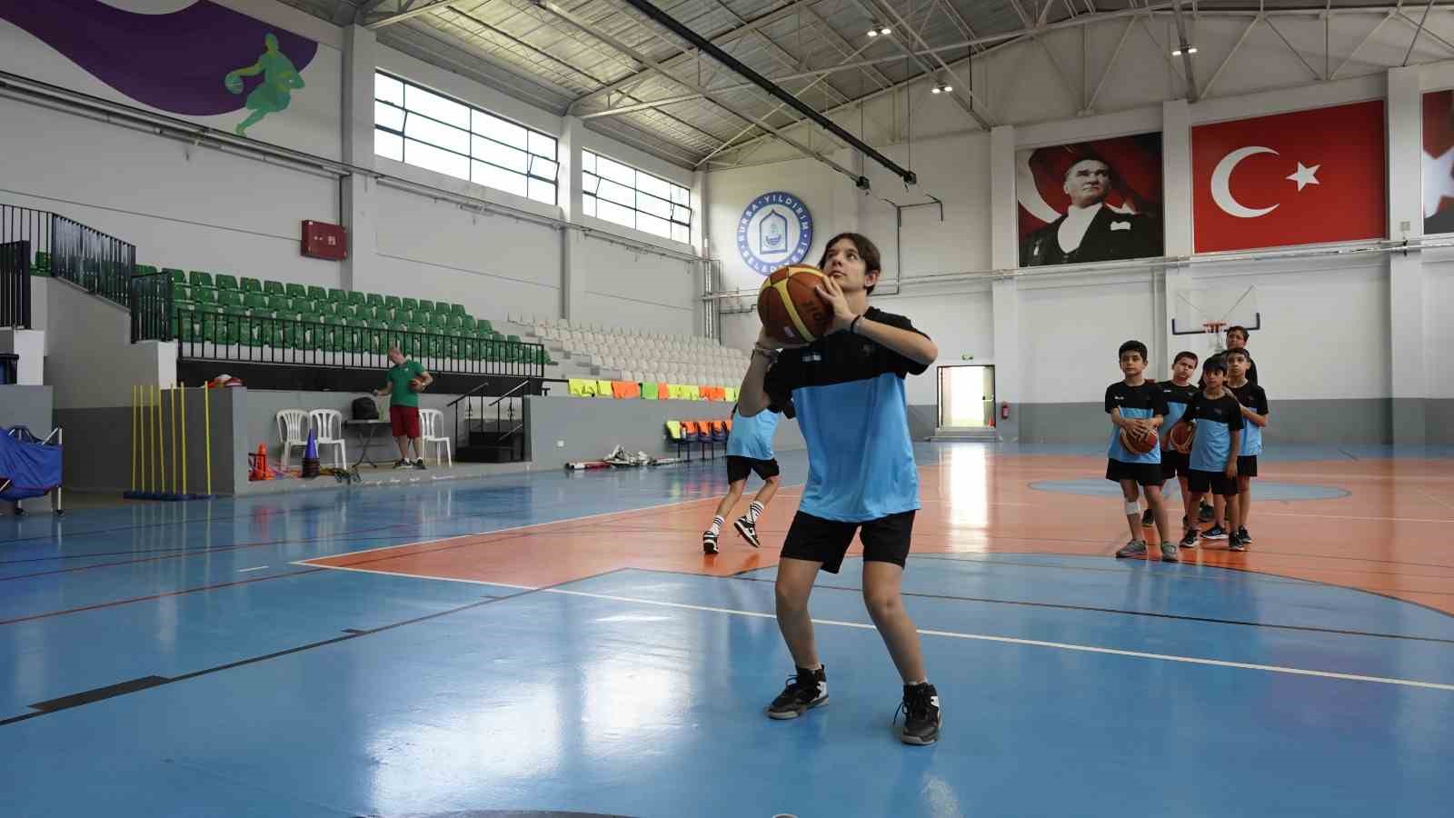Yıldırım’da yaz spor okulları coşkusu sürüyor