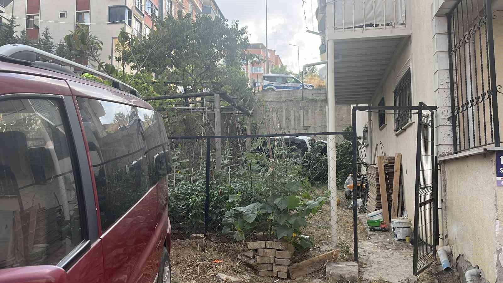 Kontrolden çıkan otomobil 5 metrelik yükseklikten uçtu: 2 kişinin burnu bile kanamadı, 1 yaralı