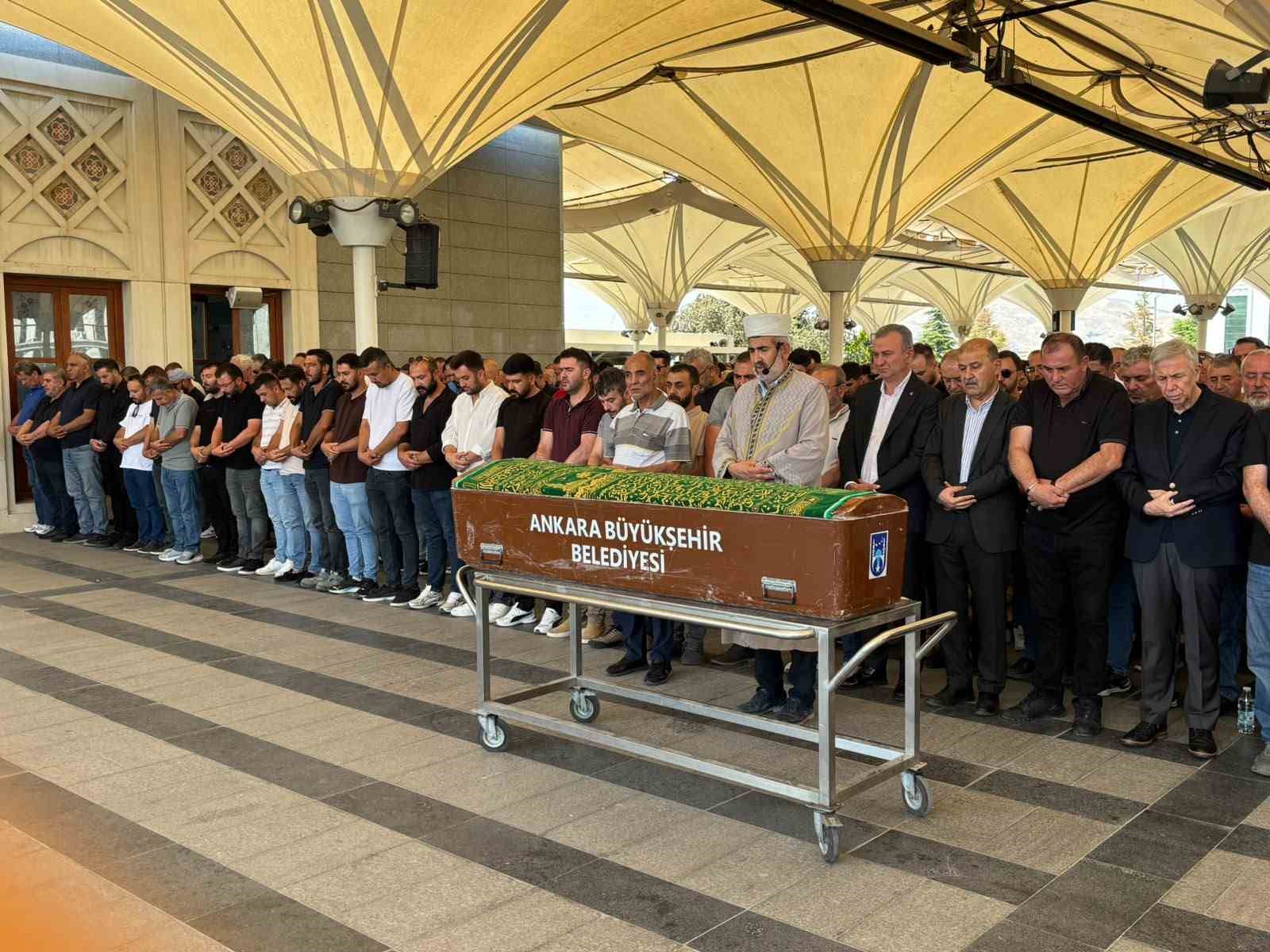 Hafriyat kamyonu kazasında vefat eden işçi son yolculuğuna uğurlandı