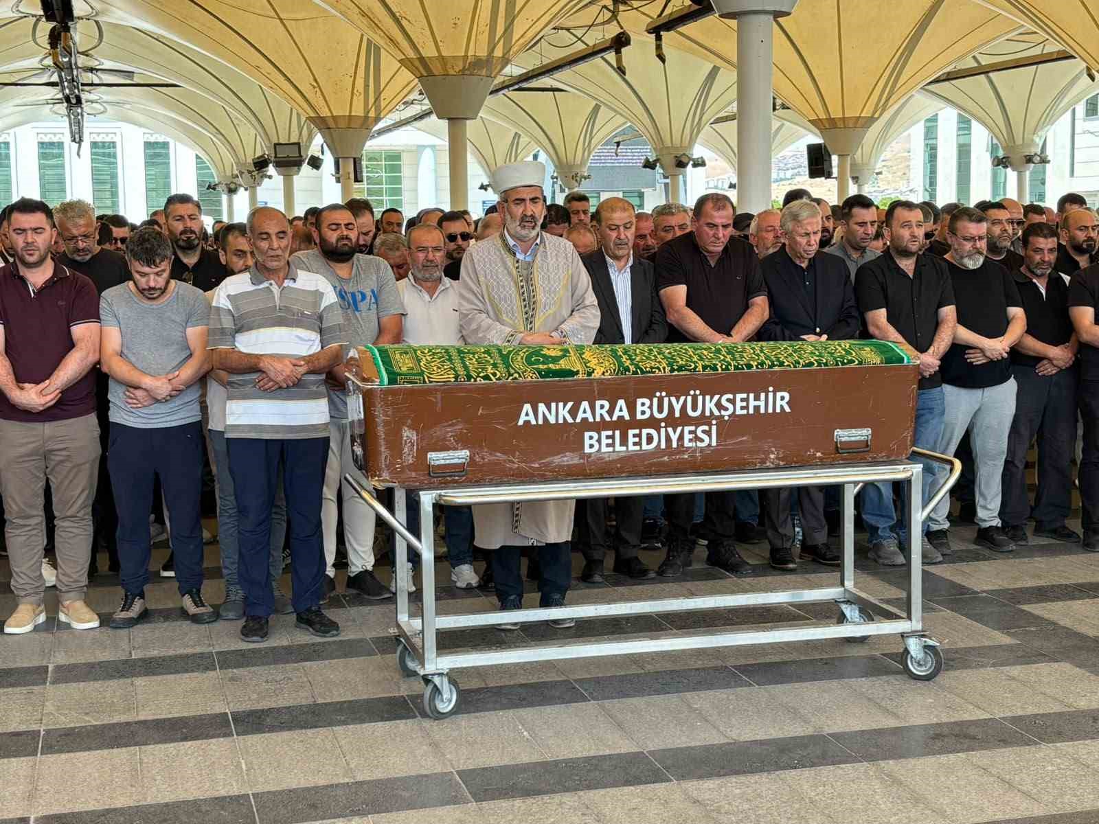 Hafriyat kamyonu kazasında vefat eden işçi son yolculuğuna uğurlandı