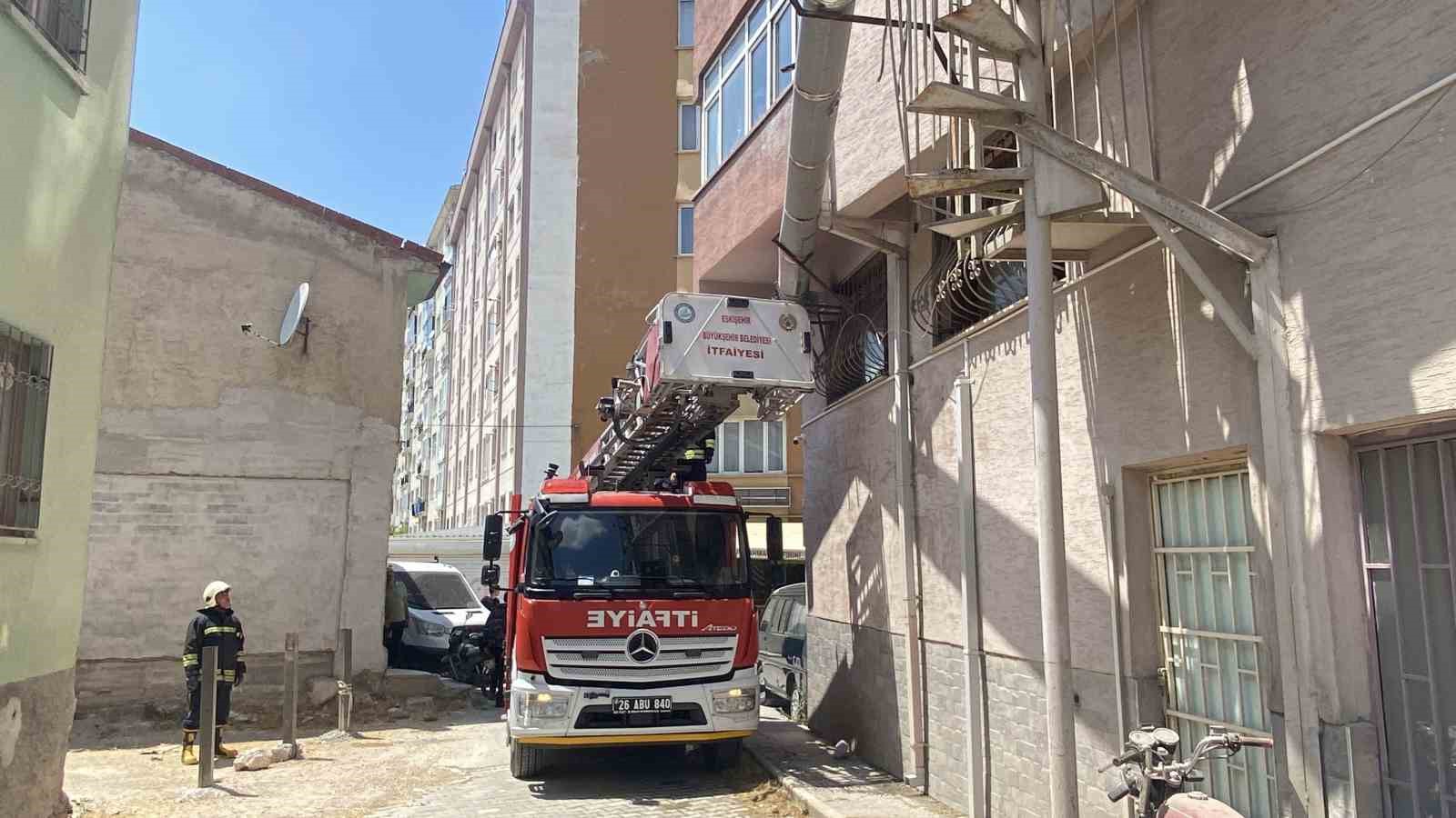 Eskişehir’de fırın bacasında çıkan yangın paniğe sebep oldu