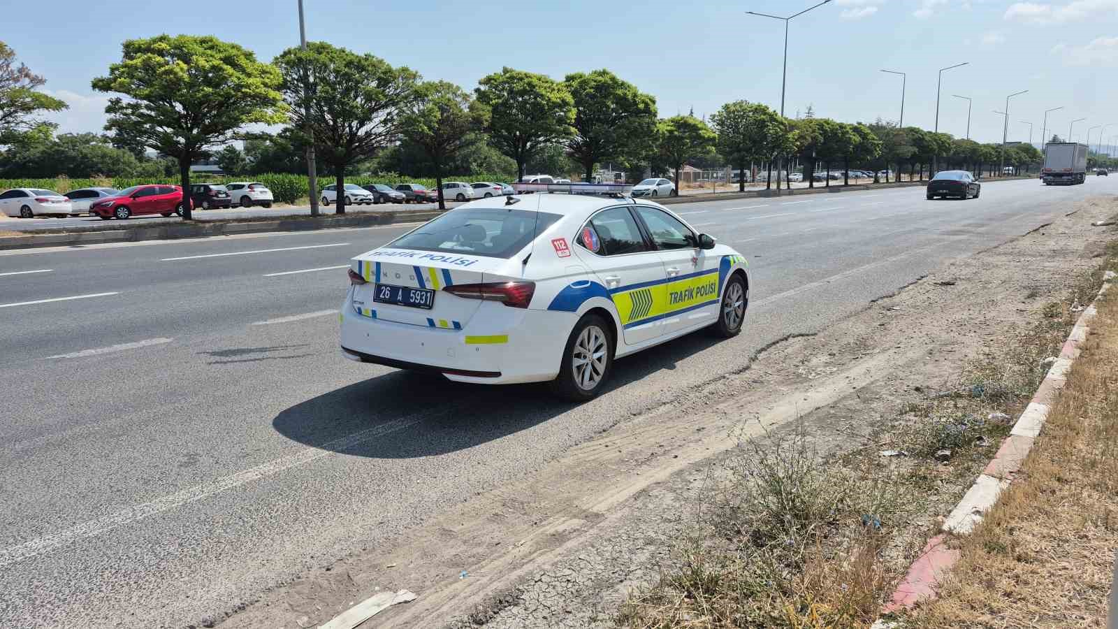 Eskişehir’de otomobile arkadan çarpan motosikletli yaralandı