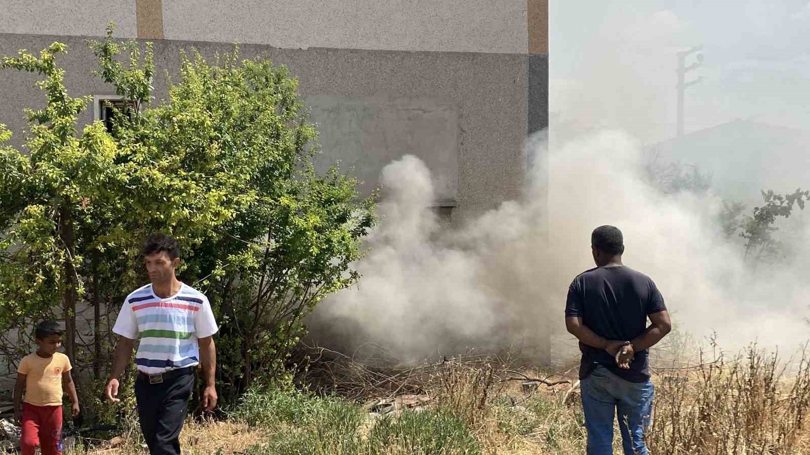 Eskişehir’de bir mahallede aynı anda iki yangın