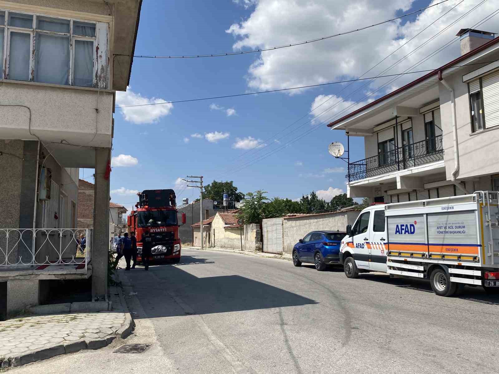 Eskişehir’de bir mahallede aynı anda iki yangın