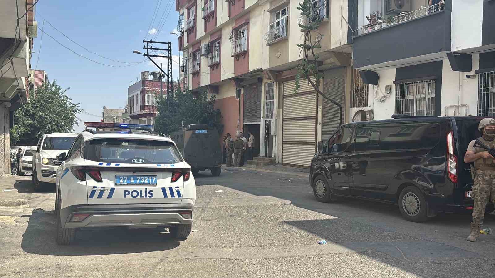 Polise mukavemet gösteren şahıs özel harekat operasyonu ile yakalandı