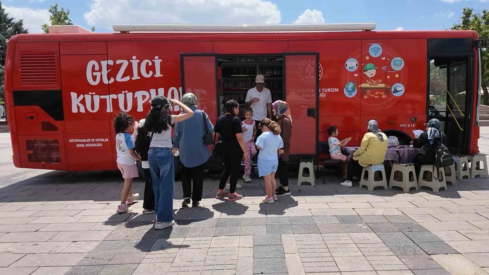 TRT sinema tırı, Kırıkkale’de çocuklarla buluştu