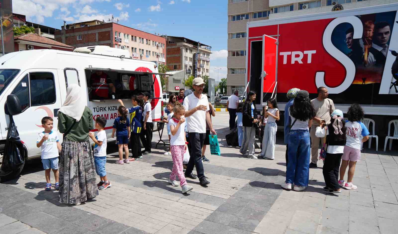 TRT sinema tırı, Kırıkkale’de çocuklarla buluştu