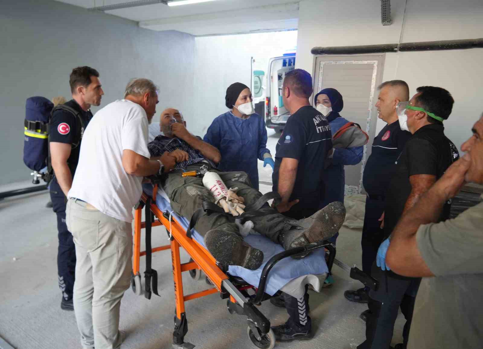 İnşaatın bodrum katına boya taşıyan 2 işçi kokudan baygınlık geçirdi