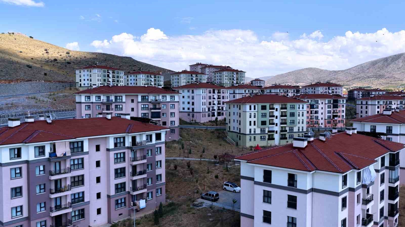 Bakan Kurum: "Bugüne kadar 81 ilimizde 7 milyona yakın vatandaşımızı sosyal konutlarla afetlere karşı sağlam konutlarına kavuşturduk"