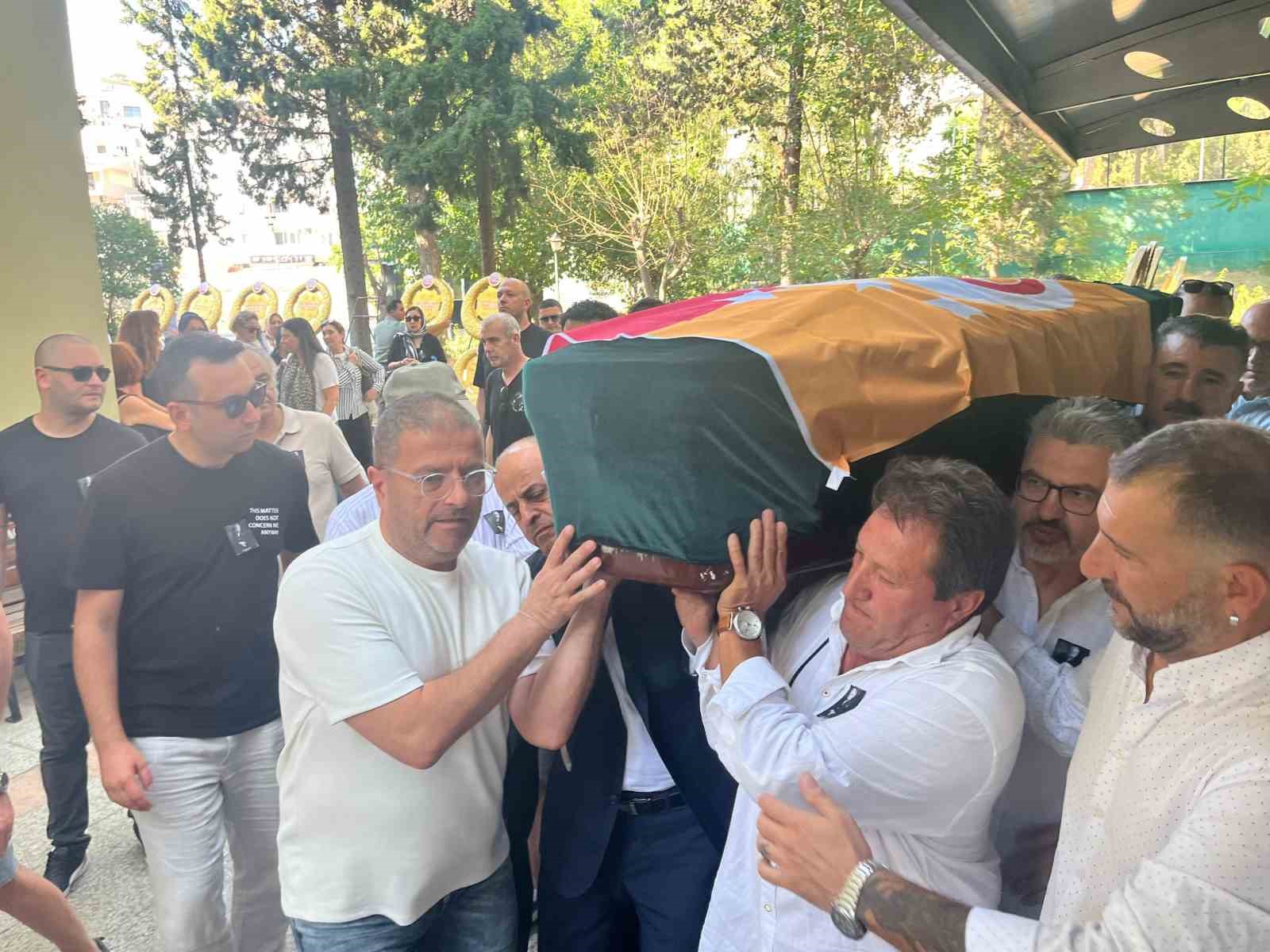 Aziz Üstel İzmir’de son yolculuğuna uğurlandı