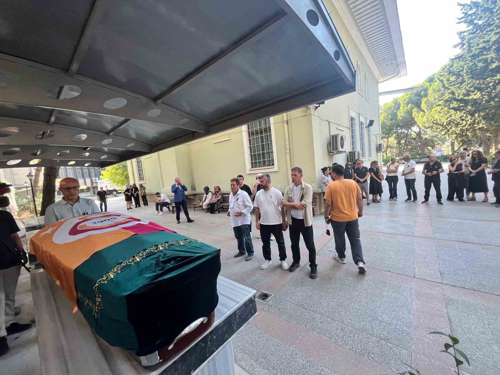 Aziz Üstel İzmir’de son yolculuğuna uğurlandı