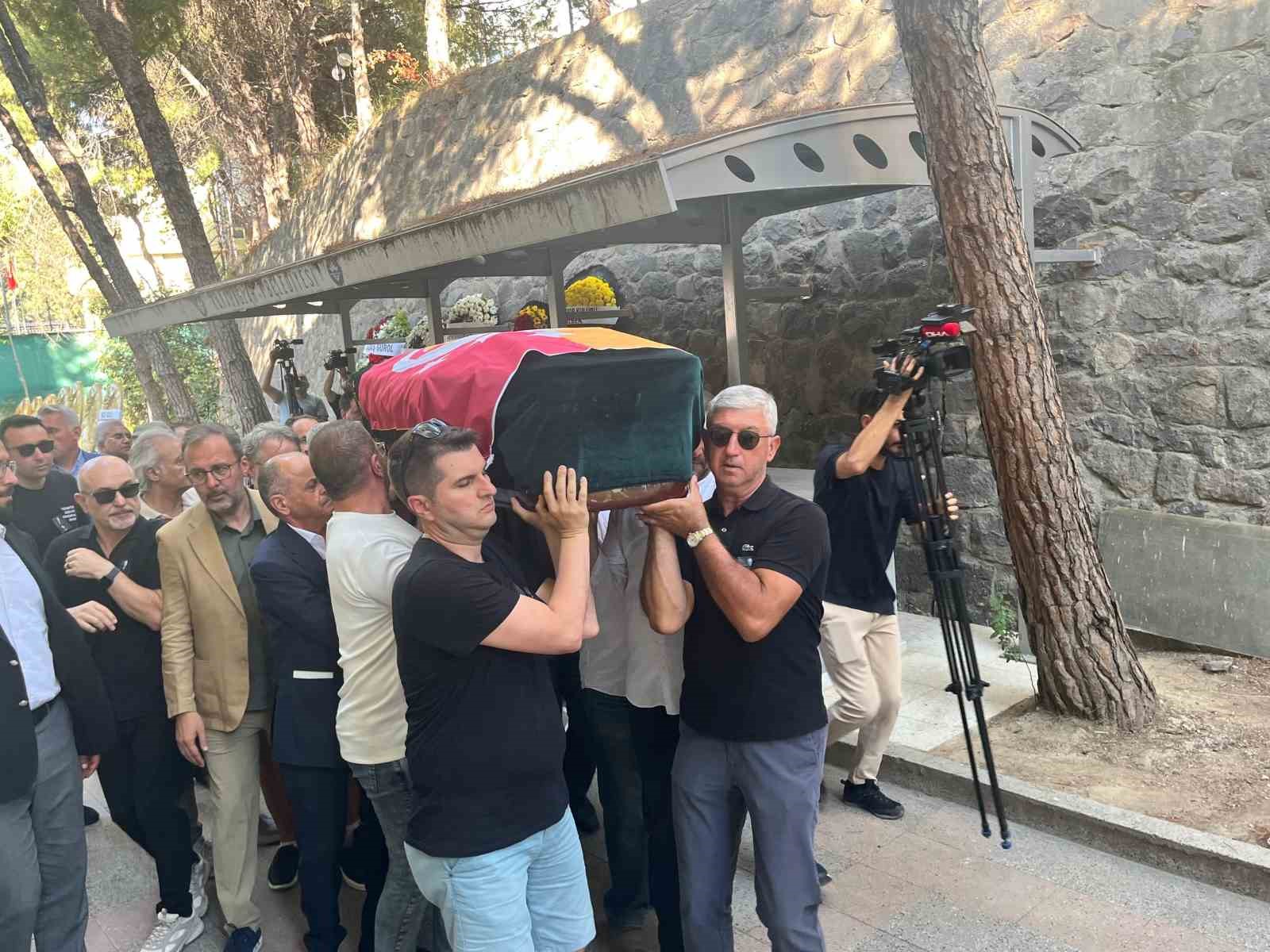 Aziz Üstel İzmir’de son yolculuğuna uğurlandı