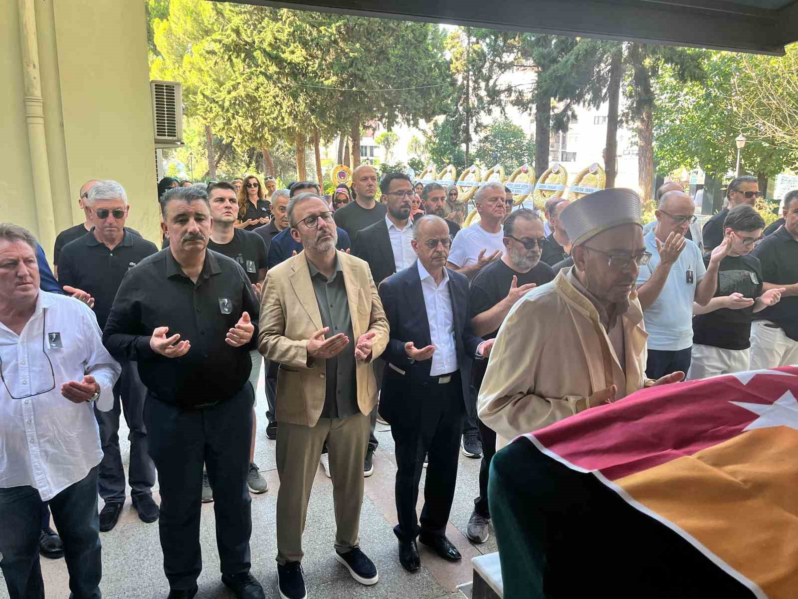 Aziz Üstel İzmir’de son yolculuğuna uğurlandı