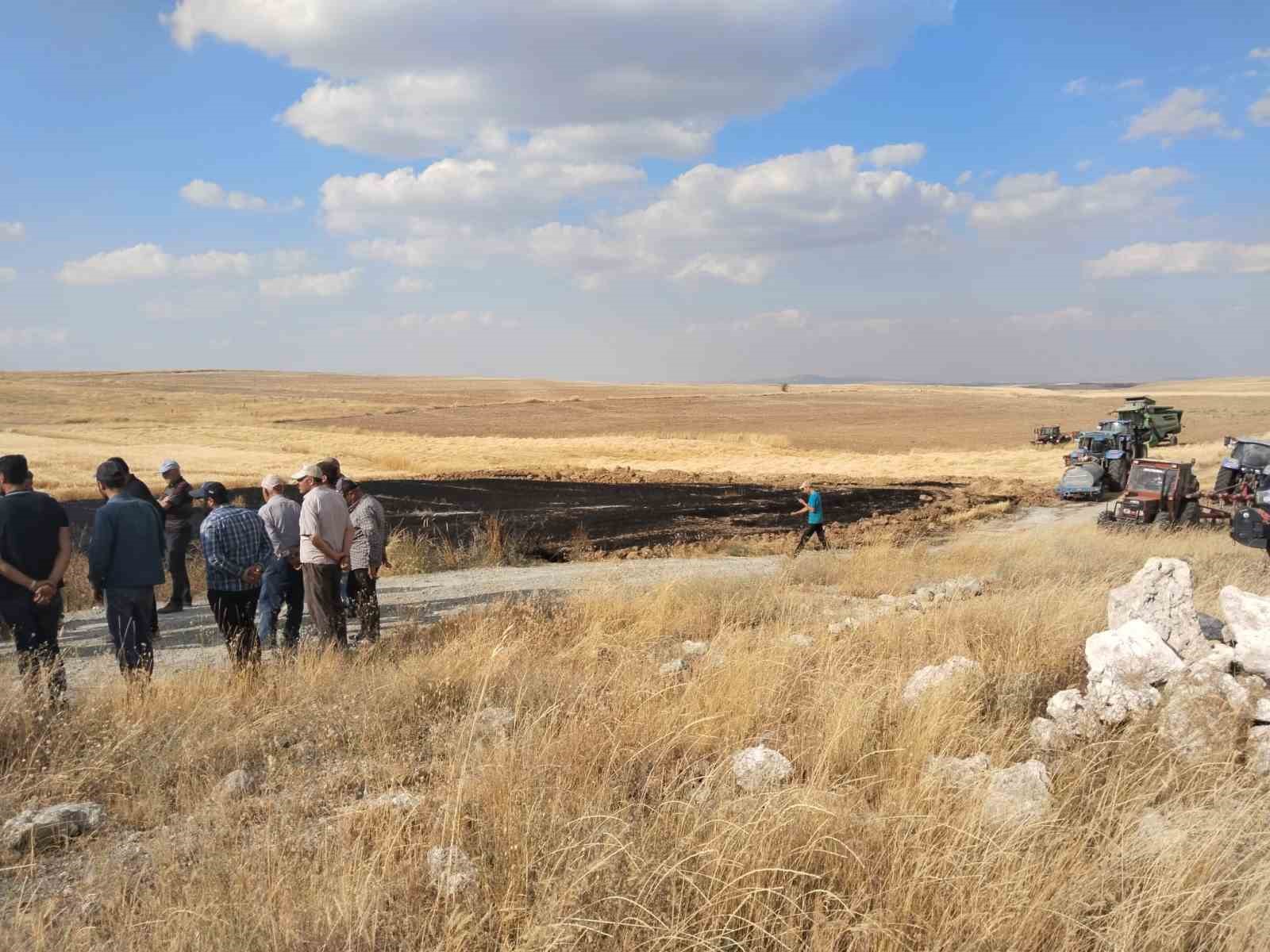 Biçerdöverden çıkan ekin yangını büyümeden söndürüldü