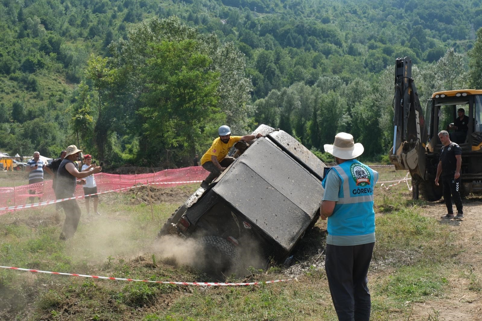 Çamur ve adrenalin Yenice’de buluştu: Off-Road tutkunları nefes kesti