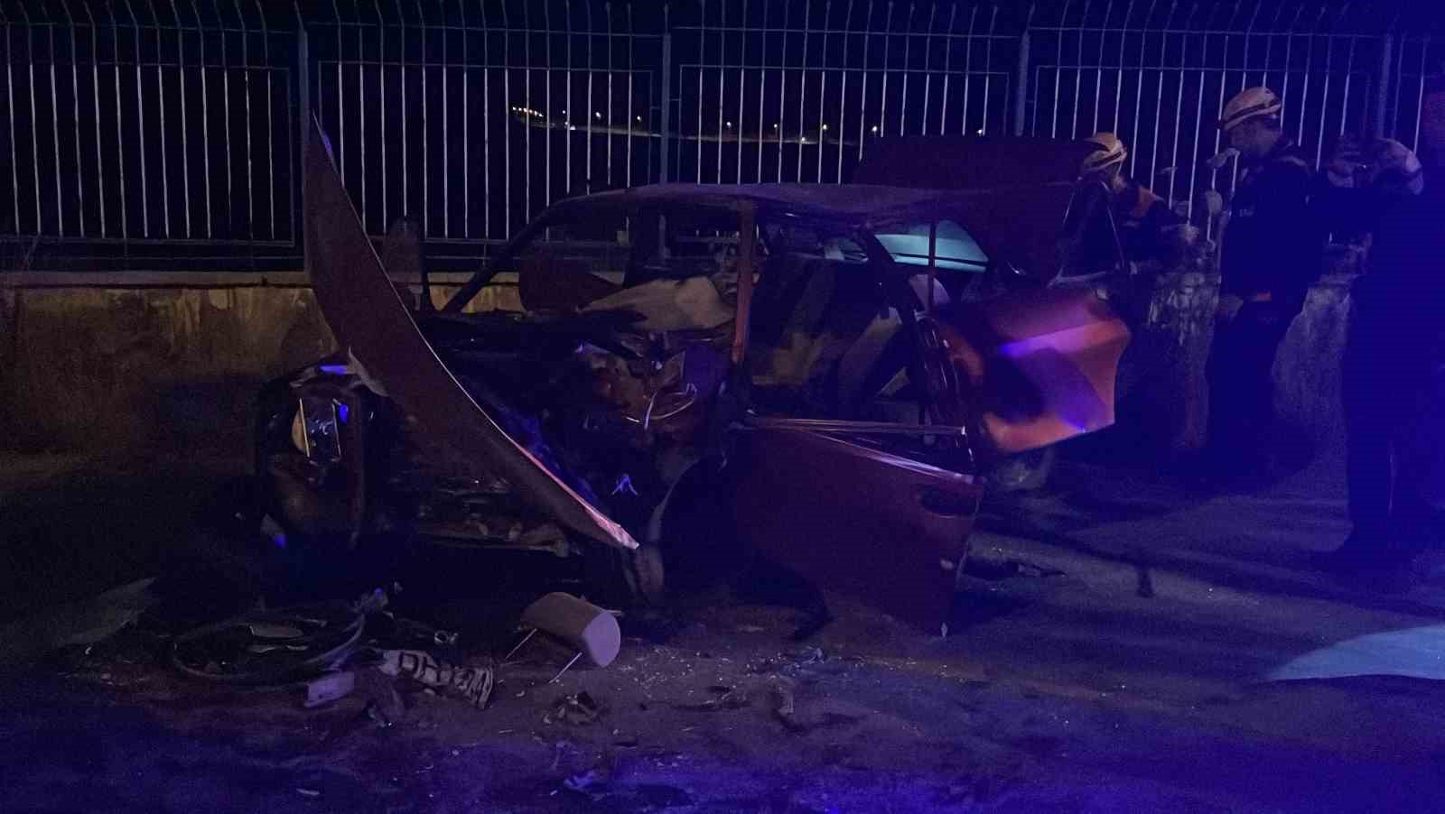 Sivas’ta 2 otomobil kafa kafaya çarpıştı: 6 yaralı