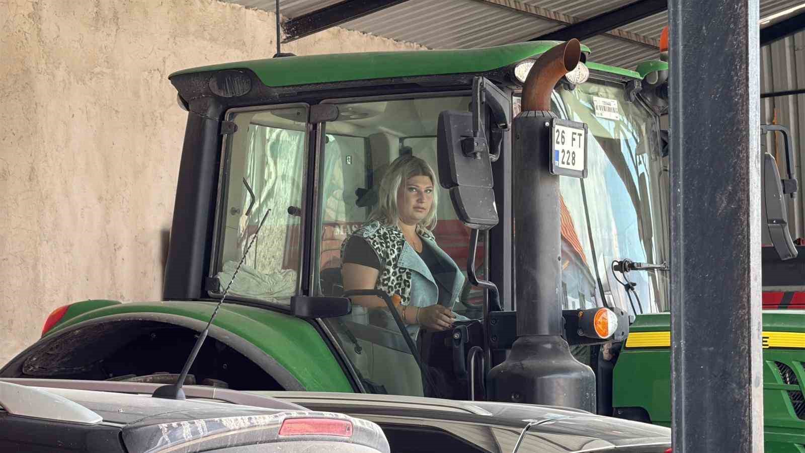 "Kız çocuğu yapamaz" diyenlere inat tarlada babasının sağ kolu oldu