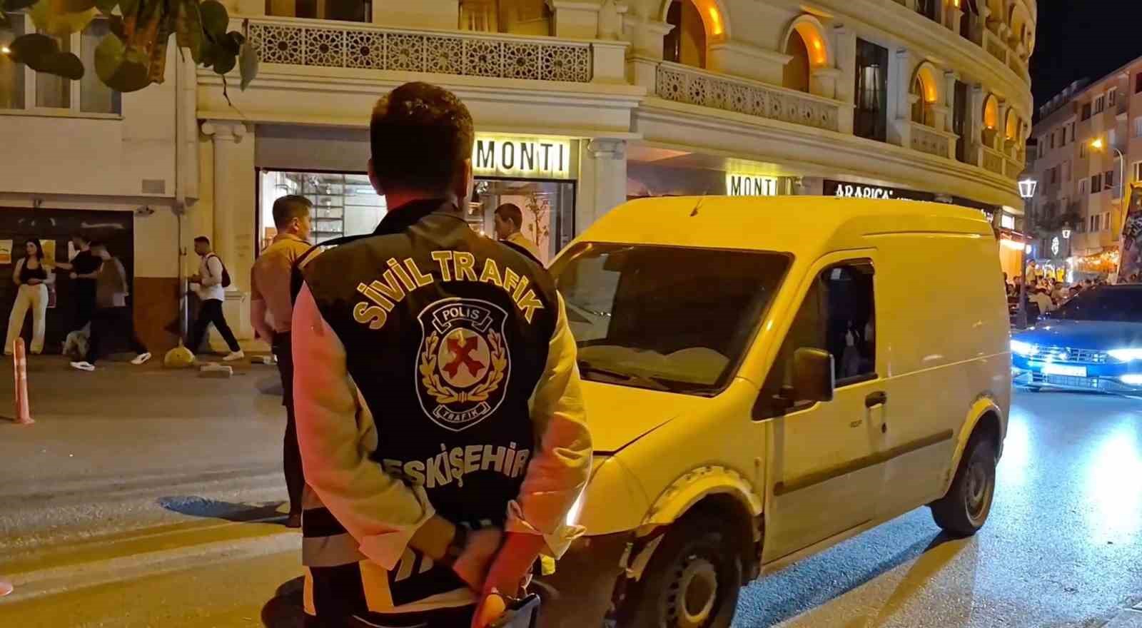 Gece farları kapalı ilerleyen sürücüye ceza