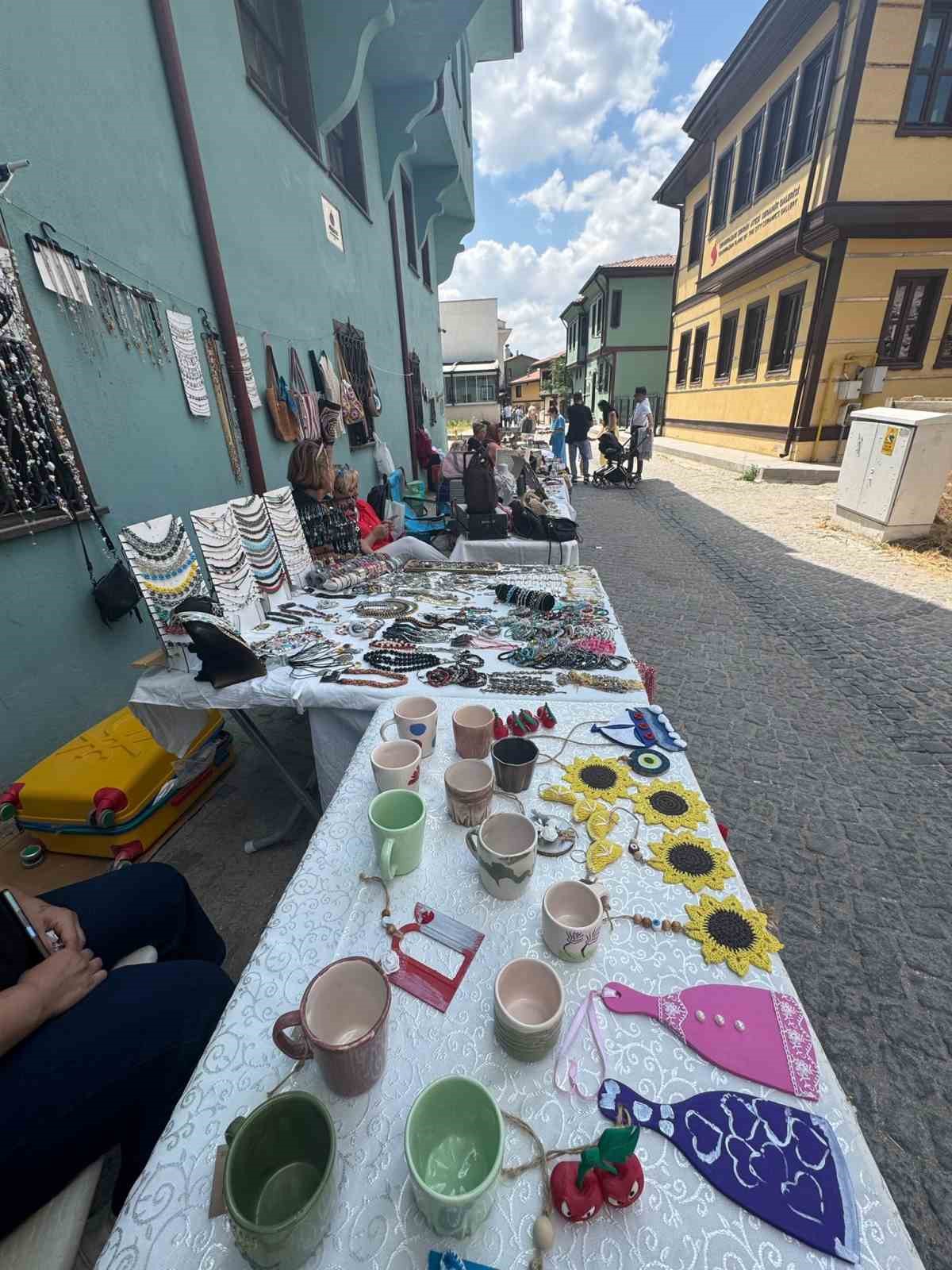 Kadın girişimciler geleneksel zanaatları modern tasarımlarla buluşturuyor