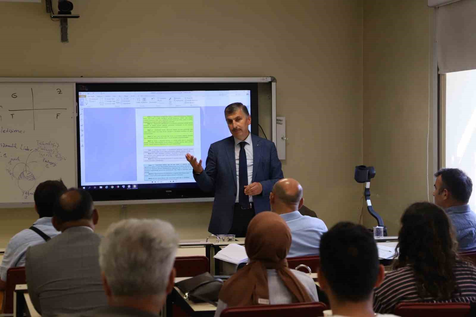 Bayburt’ta ’Eğitim Kurumları Yönetici Yetiştirme Sertifika Programı’ başladı