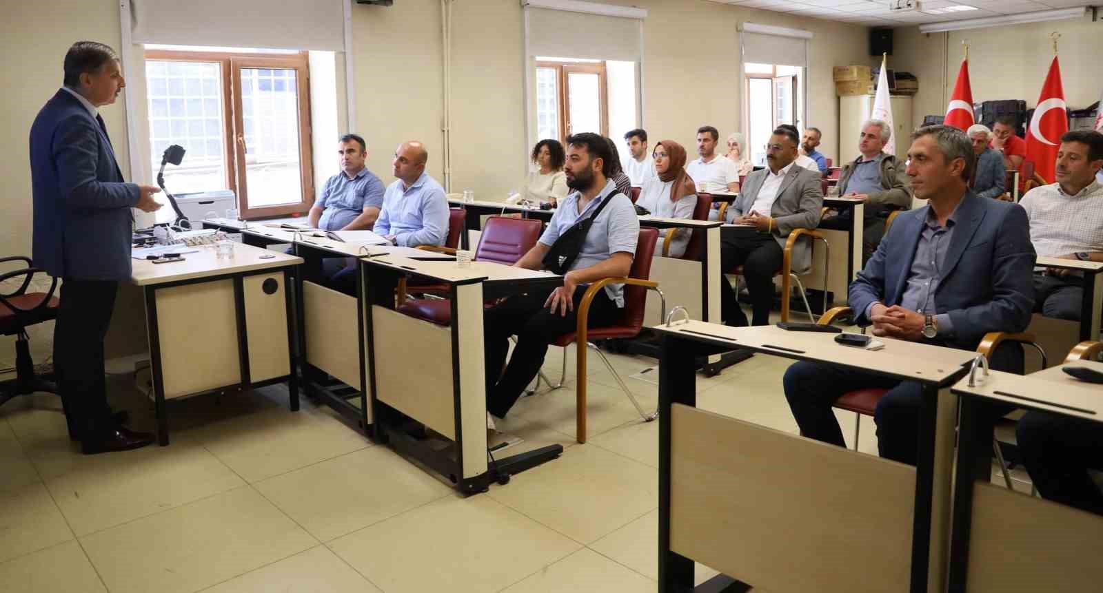 Bayburt’ta ’Eğitim Kurumları Yönetici Yetiştirme Sertifika Programı’ başladı