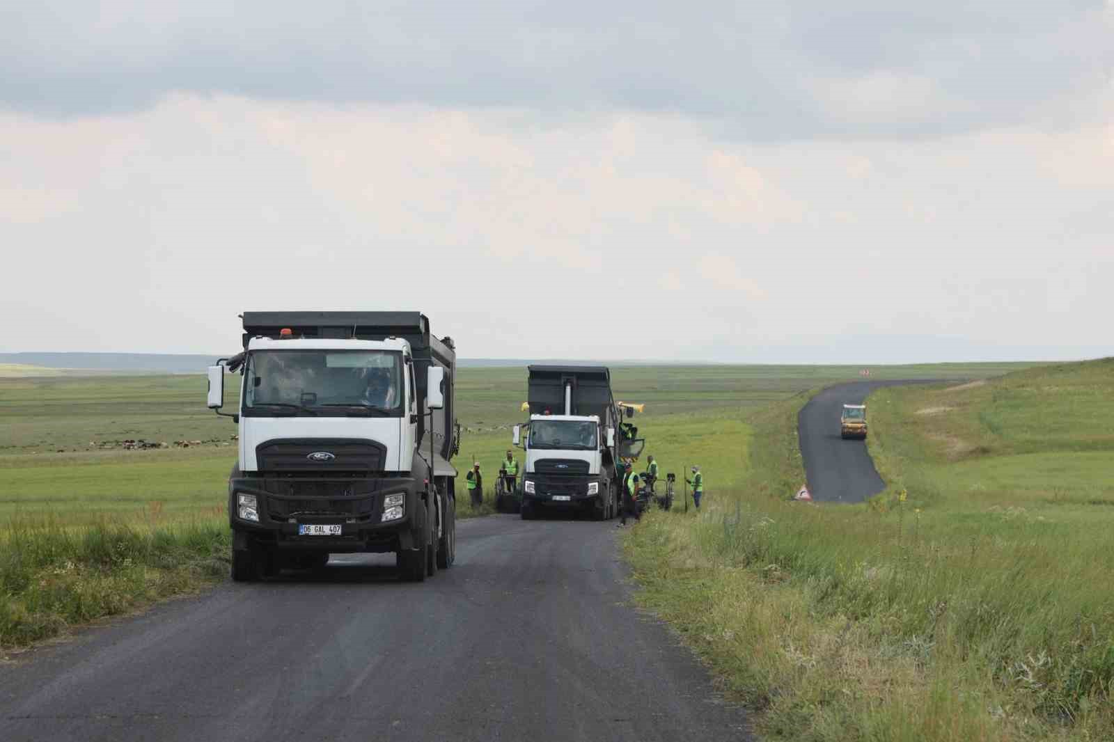 Vali Ziya Polat, Selim’de devam eden yol çalışmalarını yerinde inceledi