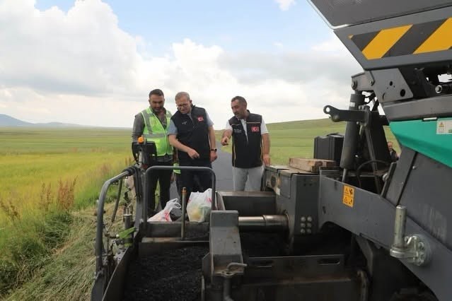Vali Ziya Polat, Selim’de devam eden yol çalışmalarını yerinde inceledi
