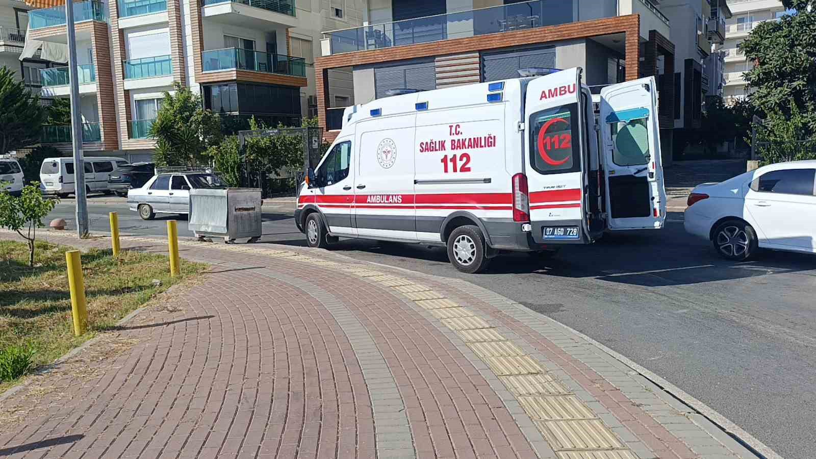 Manavgat’ta ticari taksi ile otomobil çarpıştı: 4 yaralı