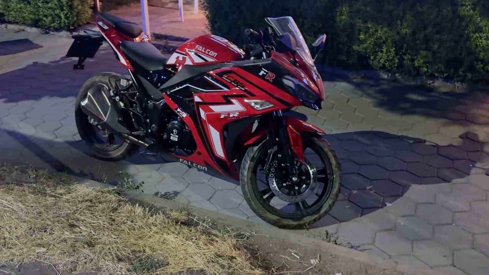 Önüne köpek fırlayan motosikletli, kaza yapıp kendi çağırdığı ambulansı reddetti