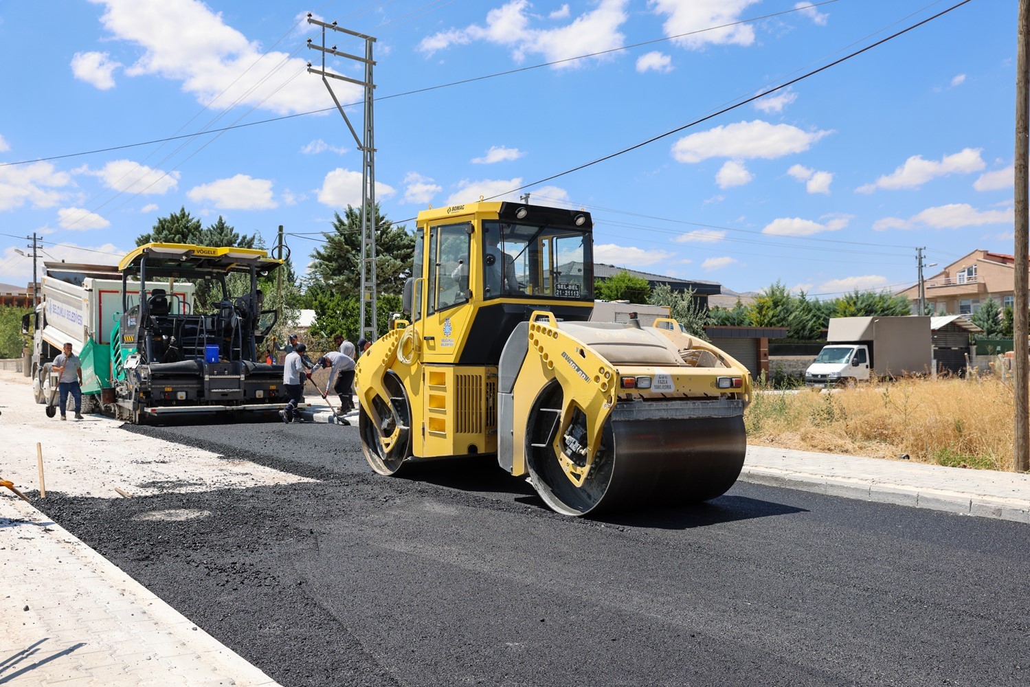 Asfalt sezonunda Selçuklu’nun yol konforu artmaya devam ediyor