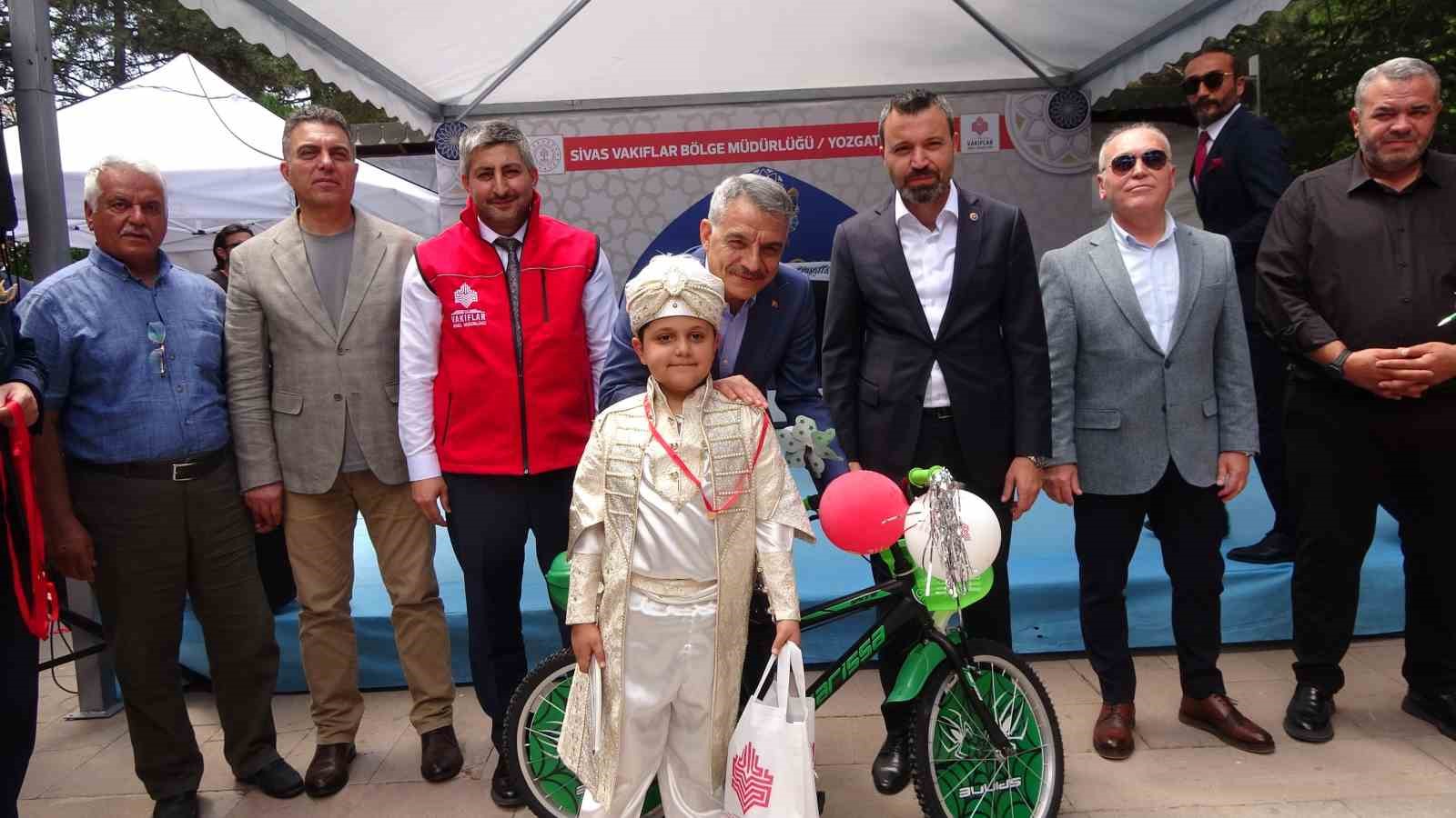 Yozgat’taki sünnet şöleninde 30 çocuk sünnet ettirildi