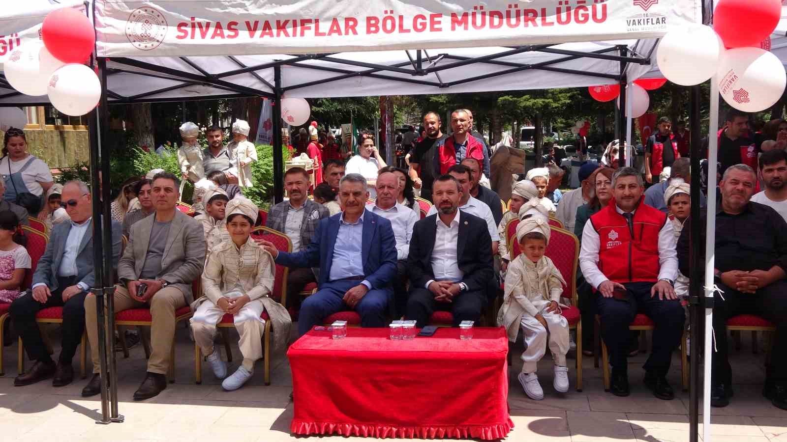 Yozgat’taki sünnet şöleninde 30 çocuk sünnet ettirildi