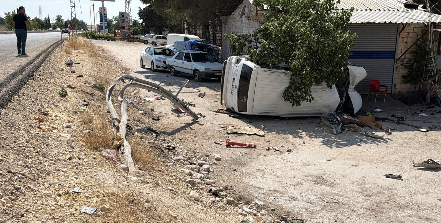 Panelvan şarampole yuvarlandı: 1’i ağır 8 yaralı